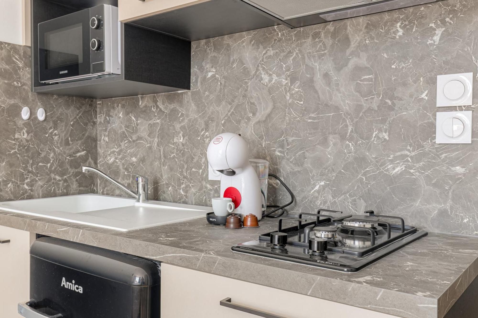 Le Berlin - Les Appartements De L'Olivier Loyettes Esterno foto